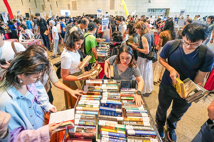 Big-Book-Giveaway_5-1536x1024.jpg
